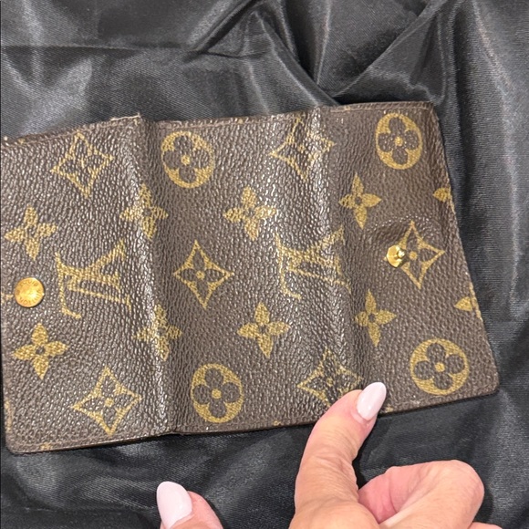 Louis Vuitton Authentic Brown and Gold Monogram 6 Key Case -As Is - Picture 9 of 9